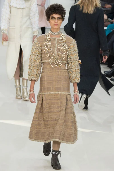 Look 49